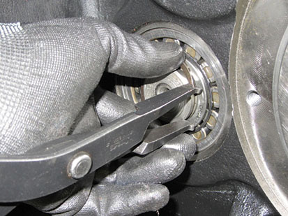 _Graphics/Web/TRSM0970_Main Case Counter Shaft Installation 12.jpg